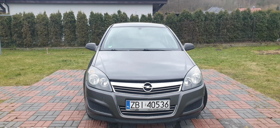 Opel Astra cena 17300 przebieg: 185200, rok produkcji 2009 z Białogard małe 121